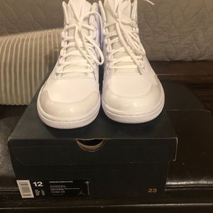 JORDAN EXECUTIVE MENS BASKETBALL 820240 100